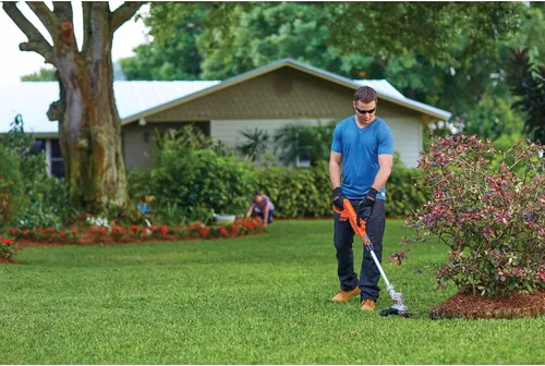 Vista 16 de Black+Decker LST300 - Cortadora y cortadora de bordes de litio de 12 pulgadas / 30.48 cm., 20 V
