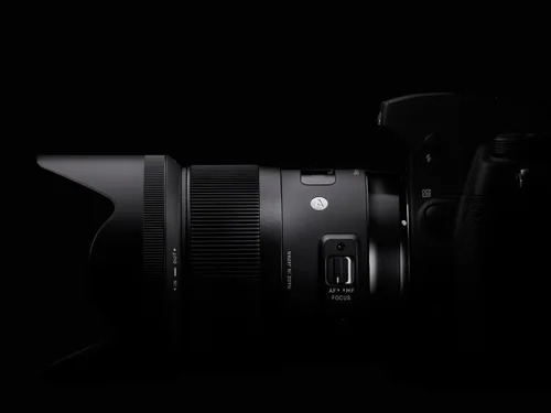 Vista 5 de Sigma 1.378 in f/1.4 DG HSM Art Lens (para cámara Nikon DSLR) El paquete incluye accesorios del fabricante + kit de filtro de 3 PC + tapa de lente +