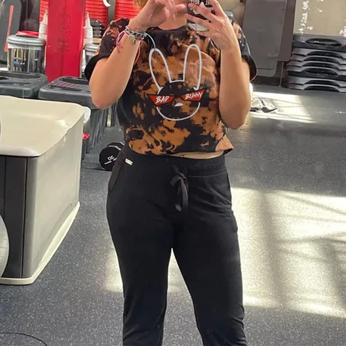 Vista 6 de Bad Bunny - Camiseta de manga corta para mujer diseño de conejo teñido anudado con estampado de conejito de Pascua