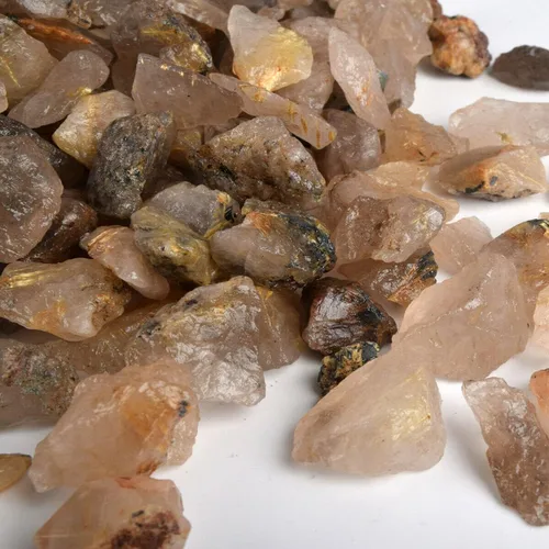 Vista 3 de REAL-GEMS Cristal curativo de cuarzo rutilado dorado natural en bruto, lote de piedras preciosas sueltas. 500 unidades, cristal curativo, Piedra