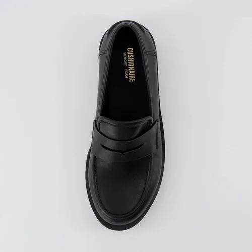 Vista 6 de CUSHIONAIRE Mocasines Wonder para mujer + espuma viscoelástica, anchos disponibles, Negro