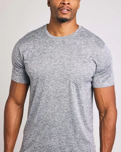 Vista 4 de Real Essentials Paquete de 4 camiseta deportiva de manga corta Dry-Fit para hombre (disponible en tallas grandes y altas)