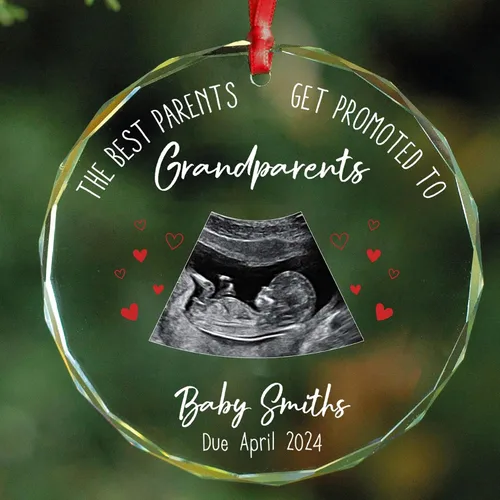 Vista 26 de Adorno de cristal personalizado para anuncio de bebé, adorno de Feliz Navidad, abuela y abuelo te veo en 2024, regalo de abuelos promocionados