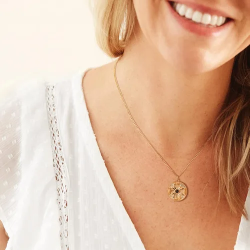Vista 3 de MTMY Collar de flores chapado en oro de 14 quilates para mujer, delicado collar con colgante de pétalos de circonita cúbica, trébol, copo de nieve