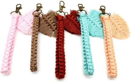 Vista 5 de Correa de muñeca bohemia de macramé, cordón para teléfono celular con 2 pestañas de sujeción, pulsera hecha a mano para niñas