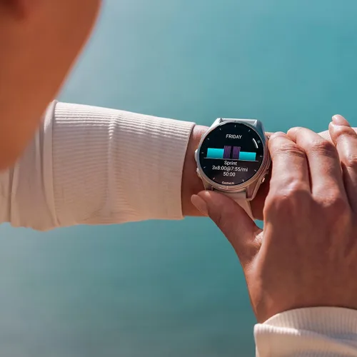 Vista 5 de PlayBetter Garmin Fenix 8 AMOLED (1.7", Plata/Whitestone) Reloj inteligente multideportivo GPS con pantalla táctil de 1.3” y auriculares