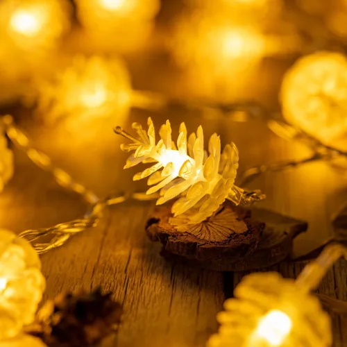 Vista 10 de Cadena de luces de piña con pilas, 17.5 pies, 35 conos de pino, 8 modos, funciona con pilas, luz decorativa de hadas (piña) Distancia de 6