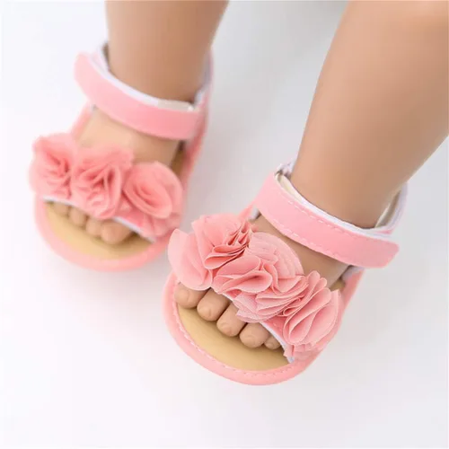 Vista 2 de Timatego Sandalias de verano para bebés y niñas con suela suave de flores para recién nacidos, zapatos de vestir para cuna