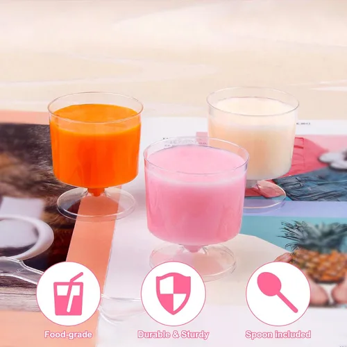 Vista 3 de Paquete de 100 tazas de postre de plástico transparente con cucharas, tazas de mousse de 2 onzas, tazas de parfait transparentes, tazas de postre
