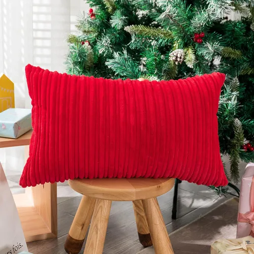 Vista 116 de UGASA - Fundas de almohada decorativas de terciopelo suave y sólidas de Navidad para sala de estar/sofá, 16 x 16 pulgadas, 2 unidades, color burdeos