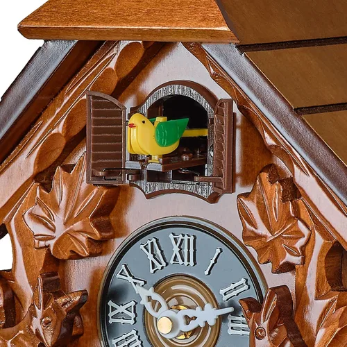 Vista 7 de TIMEGEAR Reloj de Pared Cucú con Modo Nocturno en Estilo Tradicional Alemán con Ardillas Talladas (Color Cereza)