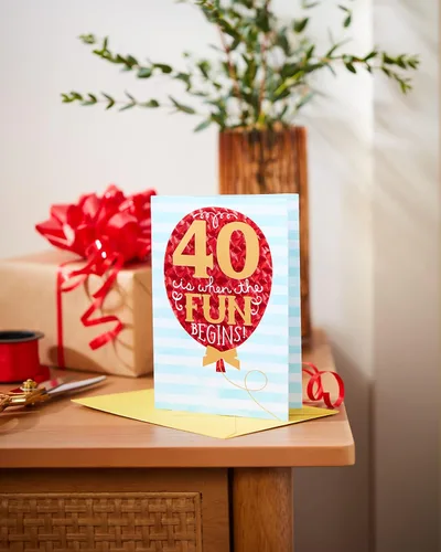 Vista 7 de American Greetings Tarjeta de cumpleaños número 40 (When The Fun Begins)