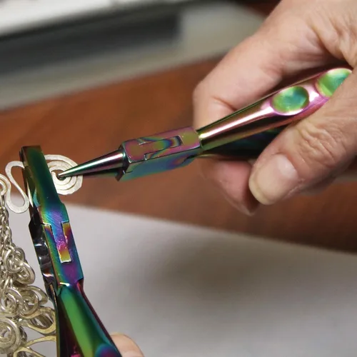 Vista 6 de The Beadsmith Juego de 6 piezas Chroma - Kit de herramientas para hacer joyas, acabado de titanio arcoíris, incluye 4 alicates con pinzas y tijeras