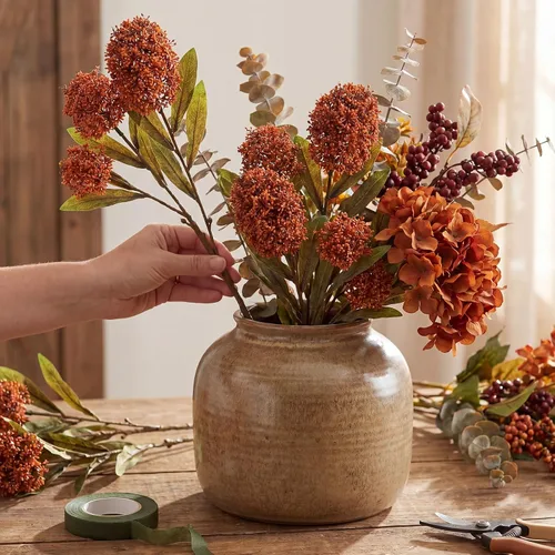 Vista 4 de Briful 3 piezas de flores artificiales de otoño de 22.8 pulgadas, color naranja quemado, ramas de flores artificiales, tallos de Skimmia de otoño