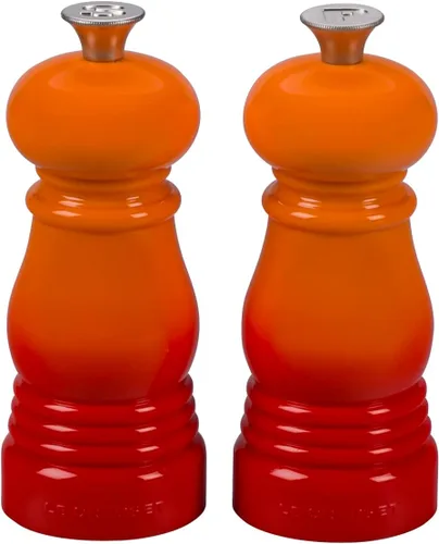 Vista 6 de Le Creuset Petite Juego de Molinillo de Sal y Pimienta, 5" x 2" cada uno, Blanco y Negro