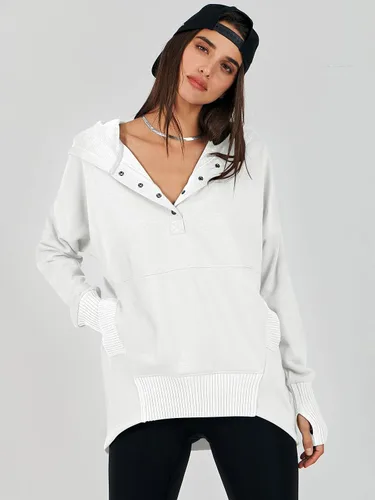 Vista 2 de ANRABESS Sudadera casual con botones y cuello en V para mujer, sudadera de gran tamaño con capucha y bolsillos