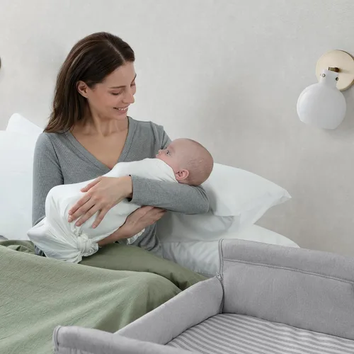 Vista 4 de Delta Children - babyGap Whisper Moisés de noche, color gris