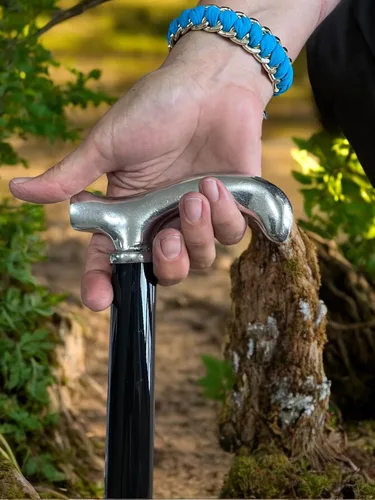 Vista 6 de Bastón artesanal de lujo – Cavagnini hecho a mano – Mango de peltre, madera maciza – Artesanía italiana