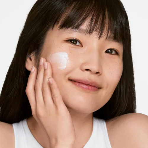 Vista 4 de Clinique Moisture Surge Intense 72H Lipid-Replenishing Hydrator Face Moisturizer With Aloe Water + Cica Hydrating + Moisturizing
