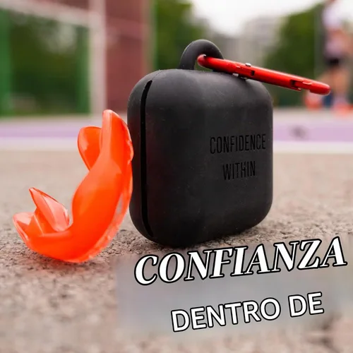 Vista 4 de SAFEJAWZ Funda de protección bucal prémium con clip de mosquetón, diseño de silicona duradera y flexible para mantener el protector bucal