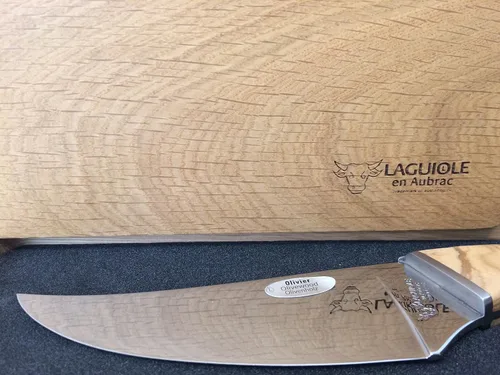 Vista 5 de Laguiole en Aubrac Cuchillo de queso hecho a mano 'Le Buron' KMF99OLI/LZB1 Mango de madera de olivo