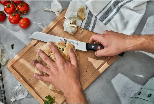 Vista 5 de ZWILLING TWIN Signature - Cuchillo para pan (8 pulgadas)