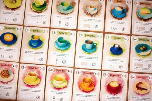 Vista 3 de Fika, Juego de cartas de estrategia con temática de cafetería para dos jugadores - 25th Century