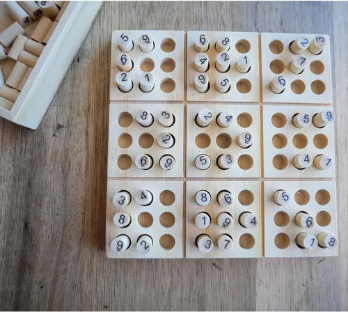 Vista 3 de Project Genius Ecologicals Bamboo Sudoku, rompecabezas ecológicos, rompecabezas de bambú, incluye clavijas numeradas para tablero de juego y folleto