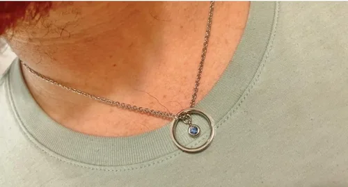 Vista 4 de MJartoria collares a juego para parejas, para él y ella, dijes de anillo grabados, con diamantes de imitación, regalo para novio y novia
