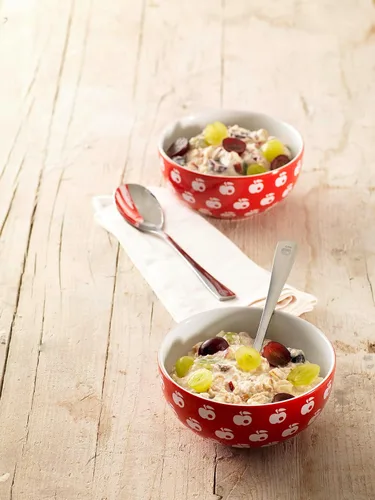 Vista 8 de Familia Cereal suizo Muesli, receta original con frutas y nueces, disfruta de avena caliente, fría o durante la noche, 29 onzas (paquete de 1)