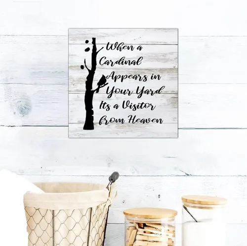 Vista 3 de Letreros de madera con texto en inglés «When A Cardinal Aparece en tu patio», placa de pared de granja, citas de madera, decoración de pared