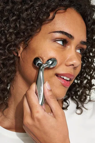Vista 11 de Pacifica Future Youth Rodillo Facial de Acero Inoxidable – Masajeador Facial Dual de Enfriamiento Gua Sha para Esculpir, Contornear y Reducir
