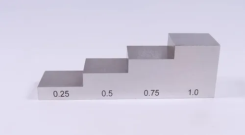 Vista 4 de Bloque de prueba de acero de 4 pasos UT Block 1018 0.25''-0.5''-0.75''-1" bloque de calibración de cuña de paso conforme a ASTM E797 con estuche
