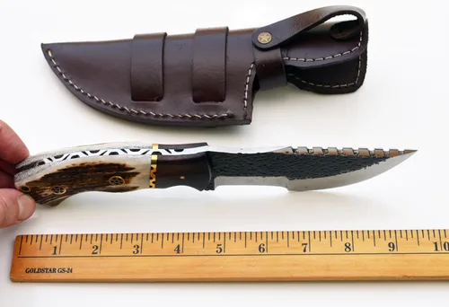 Vista 3 de Cuchillo de caza de Damasco con mango de asta de ciervo y funda de cuero (rastreador D2, hoja de 4.5 pulgadas)