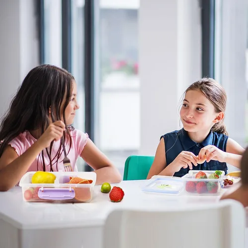 Vista 22 de Paquete de 4 recipientes de plástico para aperitivos con tapas, contenedor de alimentos de 2 compartimentos para caja de aperitivos para niños