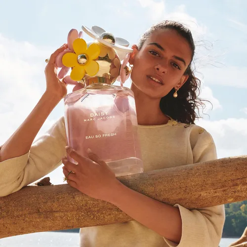 Vista 7 de Marc Jacobs Daisy Eau So Fresh Eau de Toilette – Fresh Floral Women's Perfume – With Notes of Raspberry, Wild Rose, Grapefruit & Soft Musks