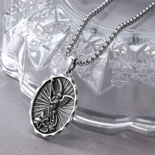 Vista 2 de Odinstone Collar de plata de ley 925 con medalla de San MiguelSan CristóbalSan BenitoCrucifijo de JesúsSan UrielArcángel Rafael para hombres