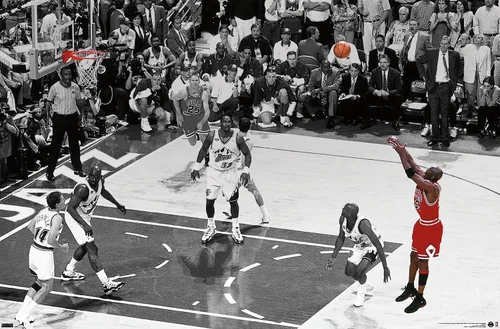 Vista 9 de Trends International Michael Jordan - Póster de pared horizontal The Shot, 14.72 x 22.37 pulgadas, versión enmarcada de madera de granero
