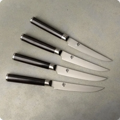 Vista 3 de Shun Juego clásico de cuchillos para carne de 4 piezas 4.75" Knives, Handcrafted Japanese Steak Knife Set, VG-MAX Core, Damascus Stainless Steel