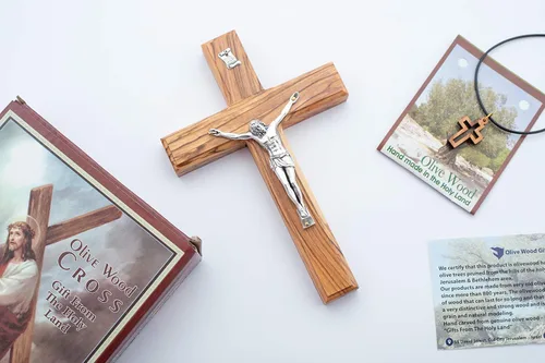 Vista 5 de Olive Wood Gifts Shop Cruz católica latina de madera de olivo hecha a mano con metal chapado en plata (crucifijo de 6.3 pulgadas) – Cruz