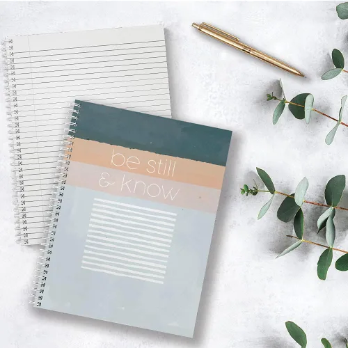 Vista 5 de Gotcha Covered Notebooks Cuaderno de tapa blanda Be Still And Know de 8.5 x 11 pulgadas, 120 páginas con rayas universitarias, cubierta laminada