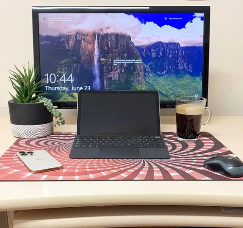 Vista 2 de 3dRose Image of Retro Lady On Phone Desk Pad
