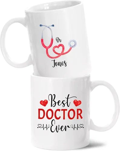 Vista 12 de Taza de café personalizada con nombre "A Truly Great Doctor Is Hard To Find And To Forget", taza de té con estetoscopio, taza de cerámica