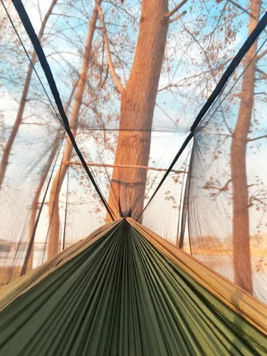 Vista 5 de Sunyear Hamaca de Camping, Hamaca Portátil Individual y Doble con Red, Tienda de Hamaca para 2 Personas con 2 Correas de 3 metros, Ideal para A