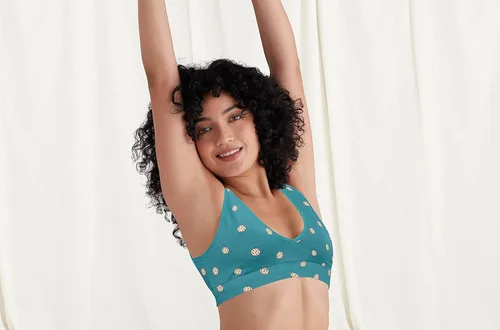 Vista 4 de MeUndies Brasier elástico de algodón orgánico con cuello en V, cómodo bralette para mujer, sin aros, tela exclusiva de Tienda