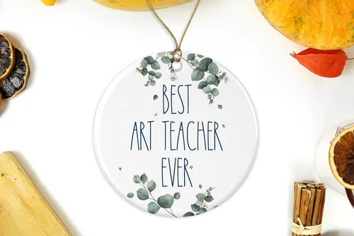 Vista 2 de DiandDesignGift Adorno para profesor de arte, el mejor regalo de Navidad para profesor, regalo de cumpleaños, aniversario, adorno de cerámica