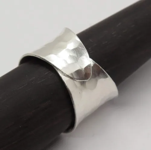 Vista 6 de Hammered Sterling Silver Handmade Wide Band Ring, Classic Shiny Finish Wrap Band, Adjustable to Sizes 6-12, Can fit Also as Thumb ring, Gift for Her