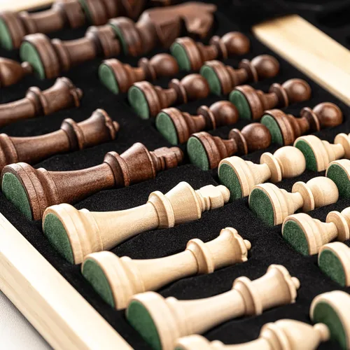 Vista 8 de A&A Juego de ajedrez magnético de madera plegable de 15 pulgadas con piezas de ajedrez Staunton de altura King de 3 pulgadas, caja de pino con Claro