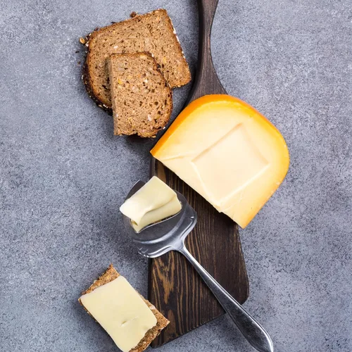 Vista 4 de Gayo Azul Rueda de queso Gouda suave – cera roja, 9-10 libras (aproximadamente)