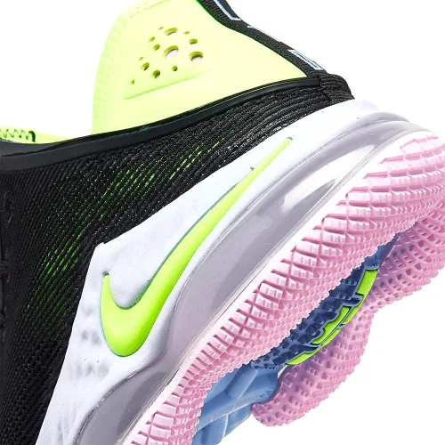 Vista 3 de Nike Hombres Lebron 19, NegroAmarillo